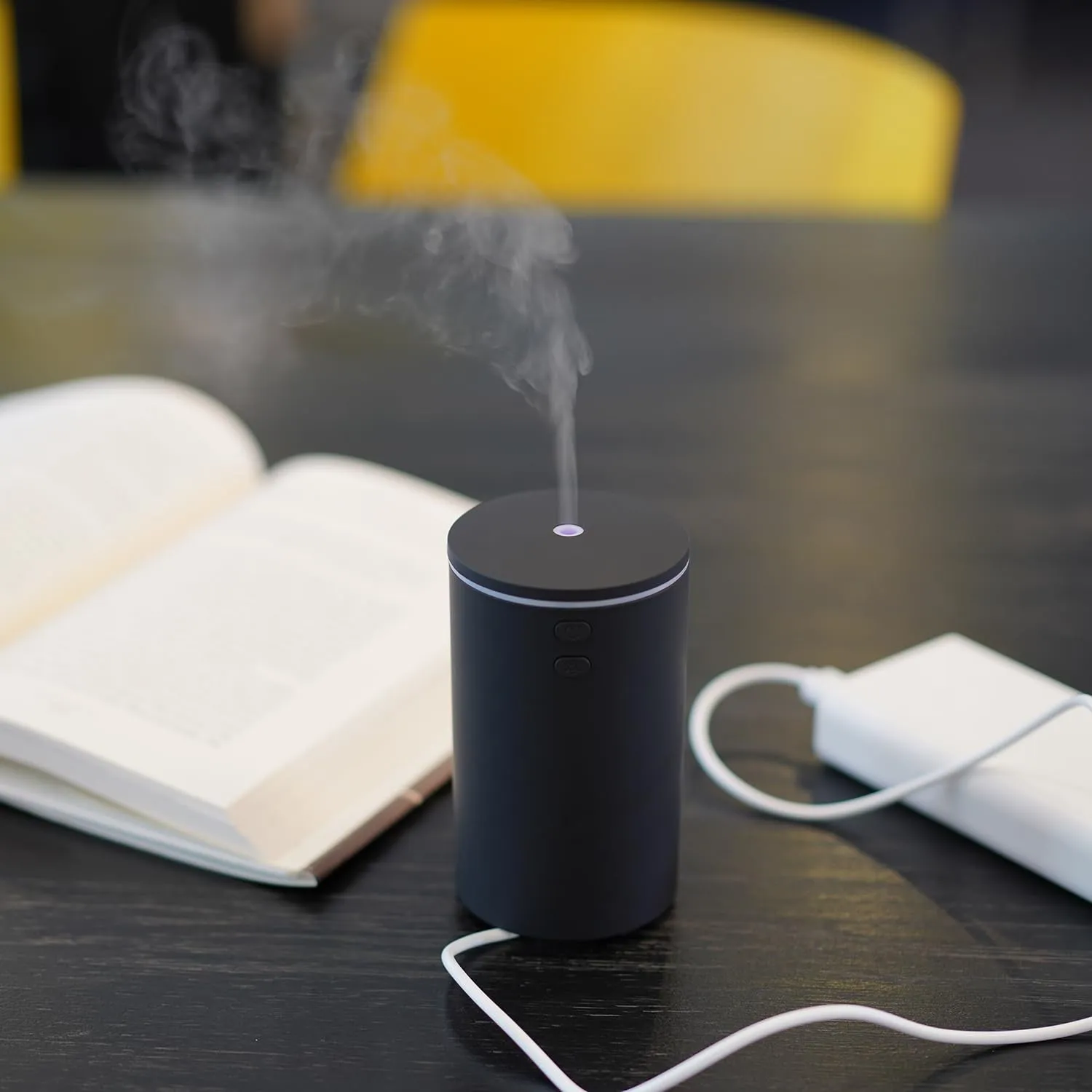 Diffusore di aromi agli oli essenziali Umidificatore a nebbia fredda per auto ufficio viaggio con luci colorate (alimentato tram