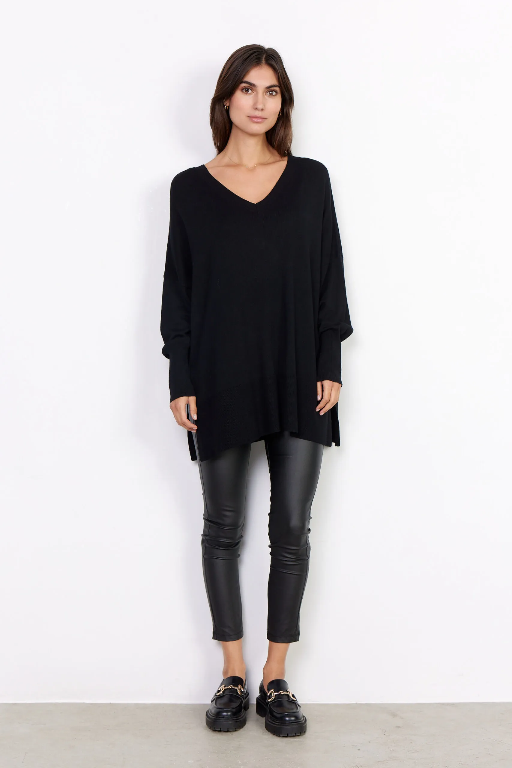 Dollie 728: Pullover Femminile in Morbido Blend di Viscosa e Nylon – Disponibile in Nero e Beige – Taglie dalla S al