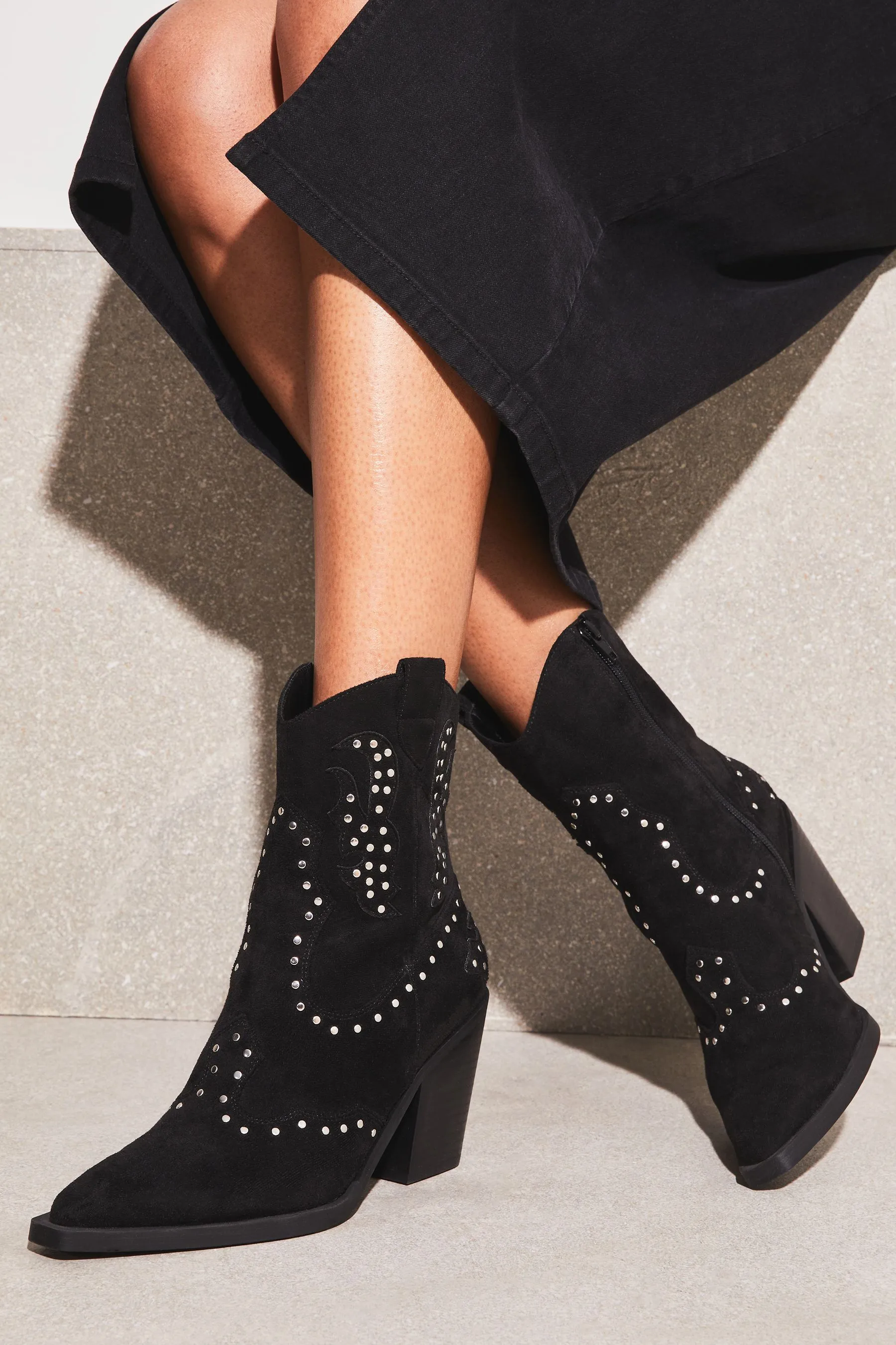 Lipsy - Stivaletti stile western con zip e tacco medio e borchie