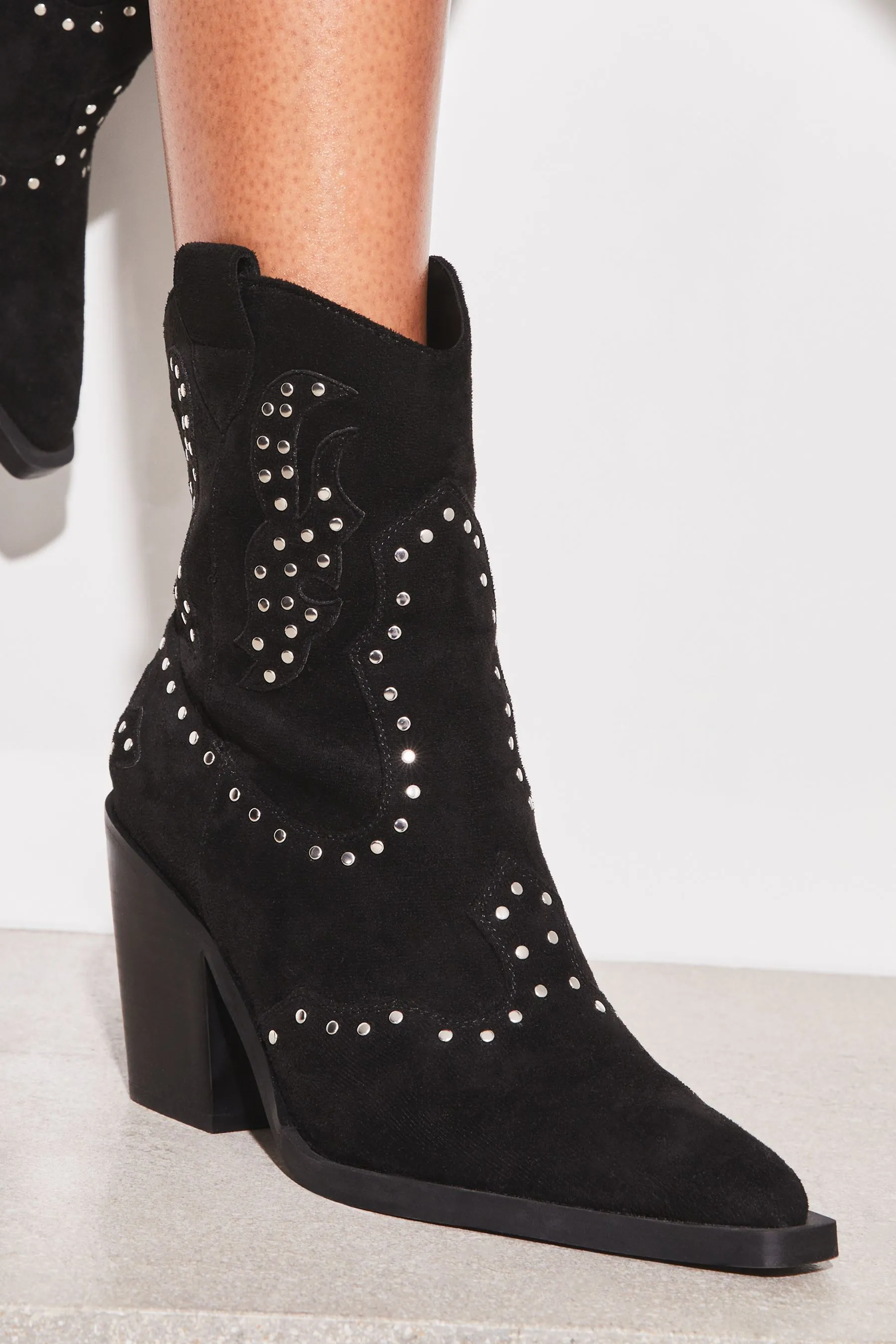Lipsy - Stivaletti stile western con zip e tacco medio e borchie