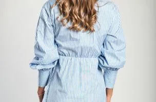 Mini abito con stampa a righe, di colore azzurro