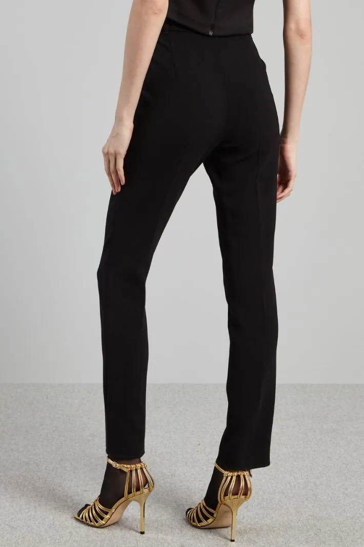 Pantaloni con piega stirata