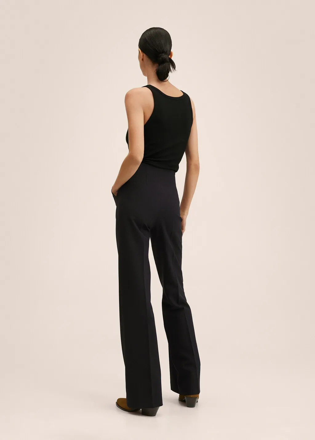 Pantaloni scampanati