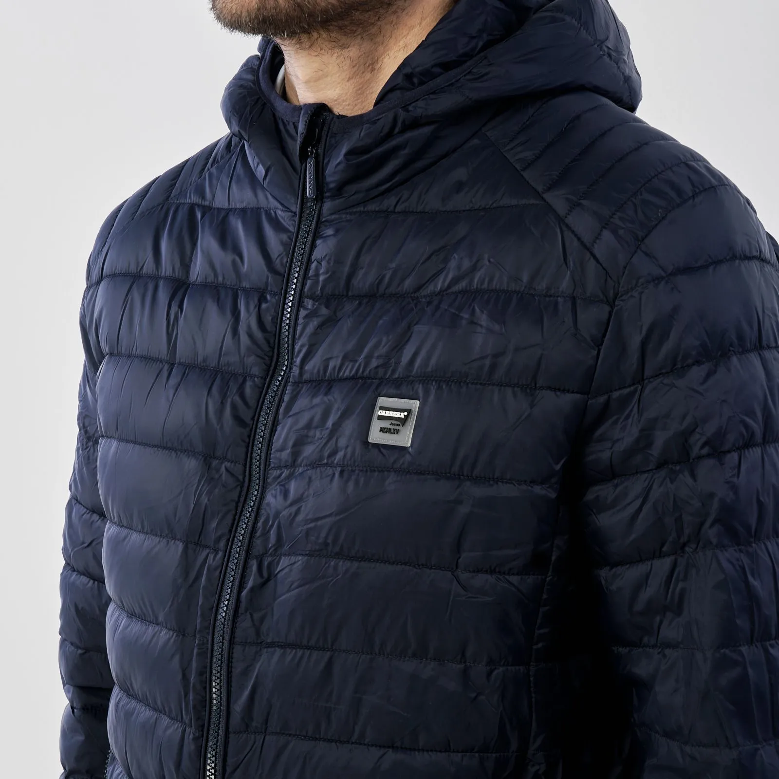 Piumino leggero blu scuro con tasche e cappuccio
