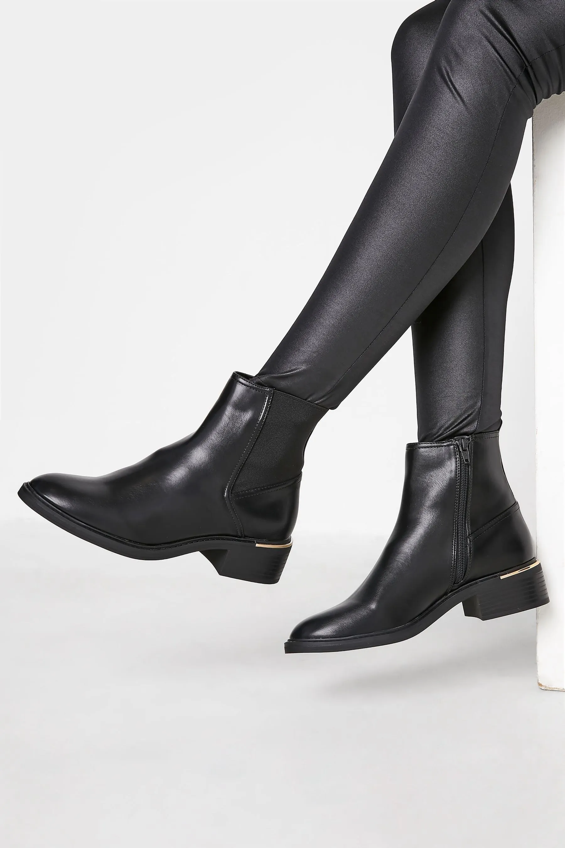 Sally - Tall lunga con Chelsea Stivali con bordi in metallo