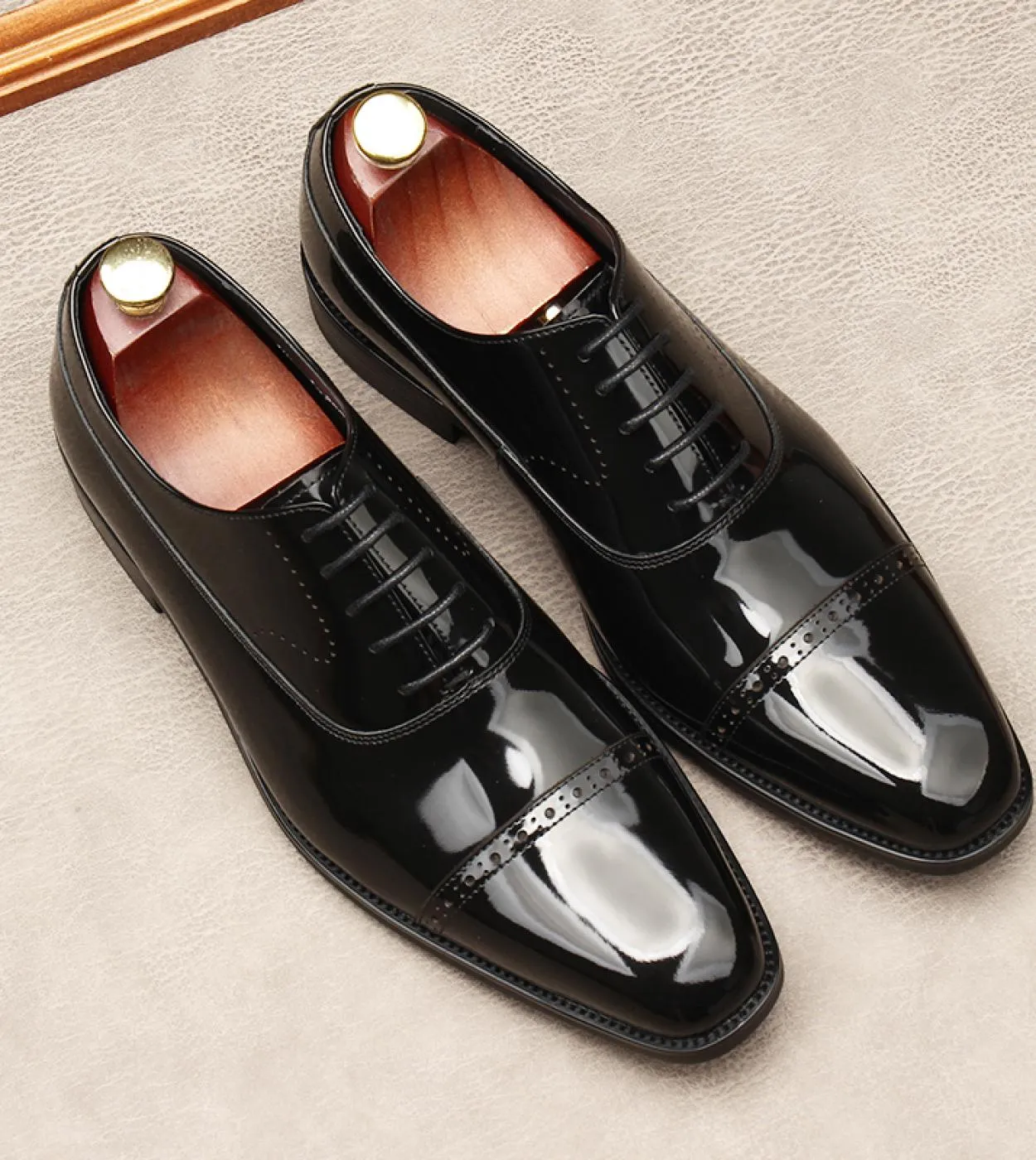 Scarpe brogue formali da uomo in pelle verniciata di lusso in vera pelle 2023 nuovo stile classico da uomo in pelle da lavoro so