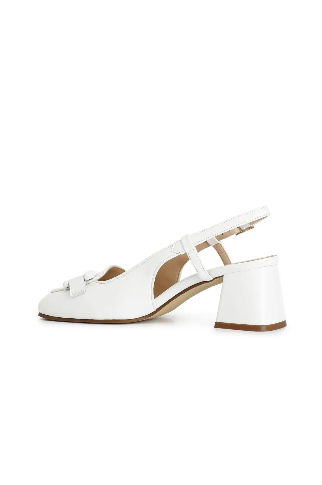 scarpe in nappa aperte sul retro con morsetto bianco