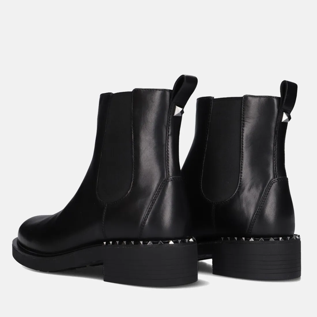 Stivaletto Chelsea Ash Fancy 01 in pelle nera con borchie